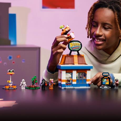 Конструктор LEGO Fortnite Durrr Burger ресторан 546 деталей (77076) - фото 12