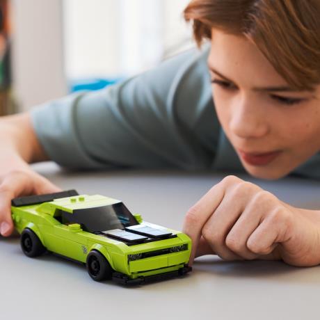 Конструктор LEGO Speed Champions Спортивный автомобиль Dodge Challenger SRT Hellcat 390 деталей (77237) - фото 6