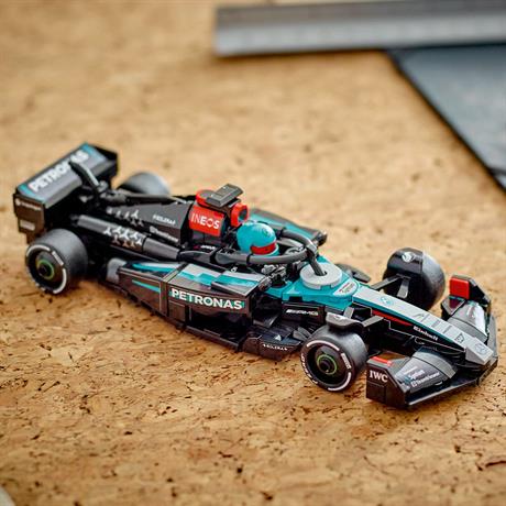 Конструктор LEGO Speed Champions Гоночный автомобиль Mercedes-AMG F1 W15, 267 деталей (77244) - фото 5