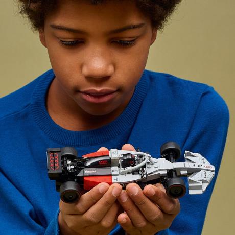 Конструктор LEGO® Speed Champions Гоночний автомобіль Audi Revolut F1® Team R26 216 деталей (77259) - фото 6