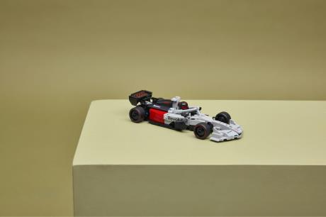 Конструктор LEGO® Speed Champions Гоночний автомобіль Audi Revolut F1® Team R26 216 деталей (77259) - фото 9
