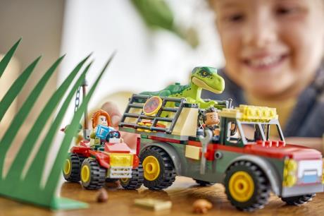 Конструктор Транспортный грузовик для юного тираннозавра LEGO® Jurassic World (77978) - фото 7
