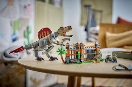 Конструктор LEGO® Jurassic World Втеча спинозавра Іграшка (77982) - фото 8