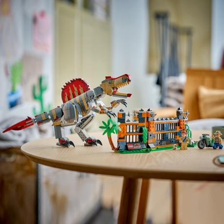 Конструктор LEGO® Jurassic World Втеча спинозавра Іграшка (77982) - фото 20