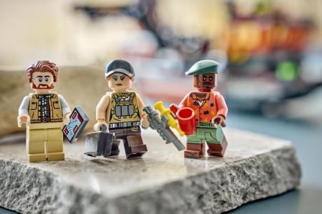 Конструктор LEGO® Jurassic World Напад мозазавра на човен Іграшка (77983) - фото 5