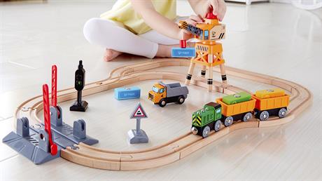 Іграшкова залізниця Hape дерев'яна з краном 34 ел. (E3732) - фото 9