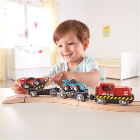 Набір для іграшкової залізниці Hape Поїзд-транспортер для гоночних автомобілів (E3735) - фото 2
