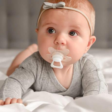 Пустушка силіконова Difrax Dental Night світиться у темряві з 6 міс. (GL800) - фото 0