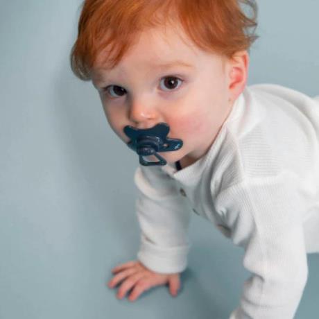 Пустушка силіконова Difrax Natural Uni з 12 міс. чорний (UN804 Blackberry) - фото 0